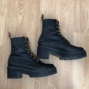 Dr. Martens Leona